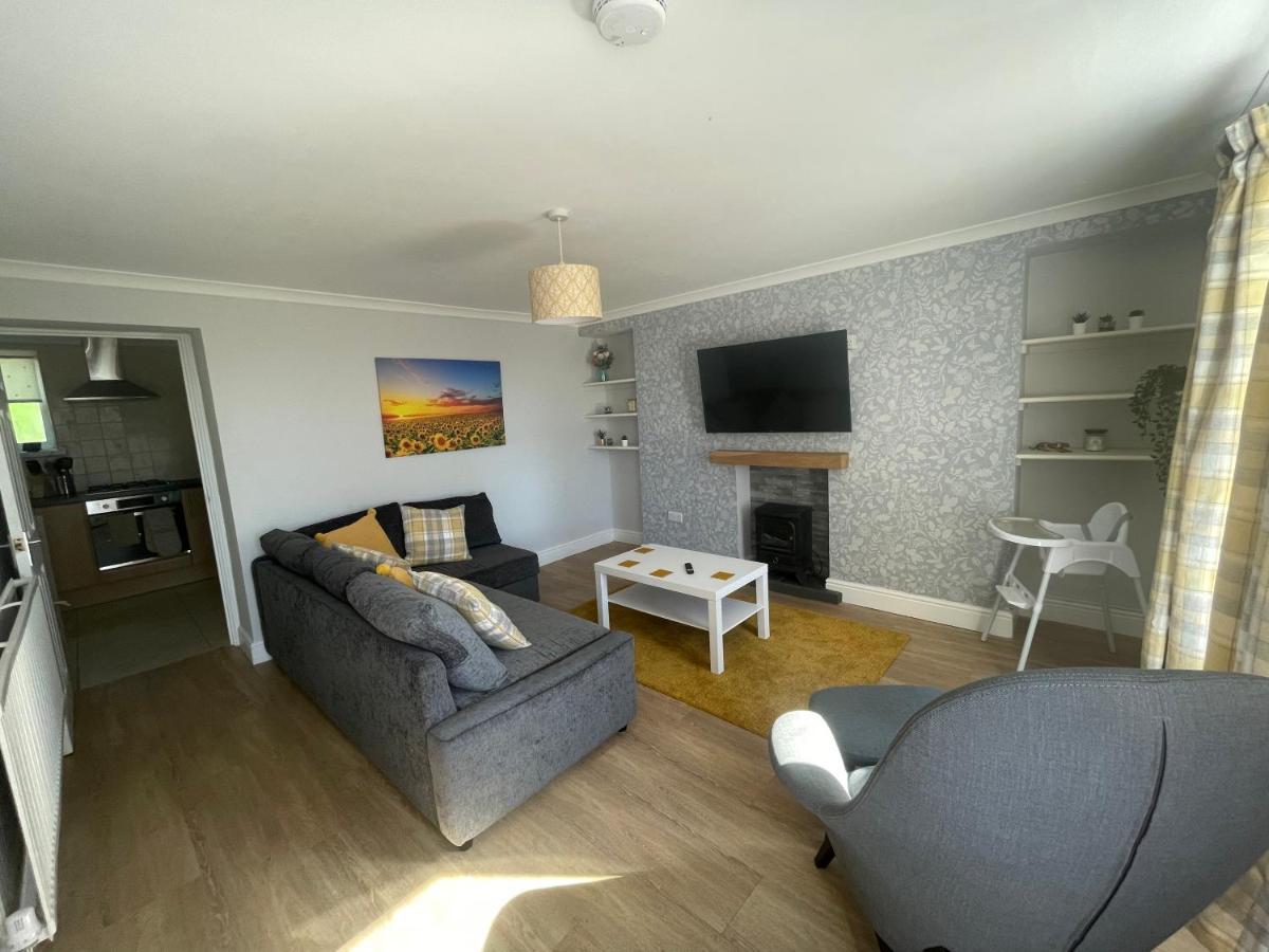 Immaculate One Bedroom Home With Private Parking Swansea Exterior photo