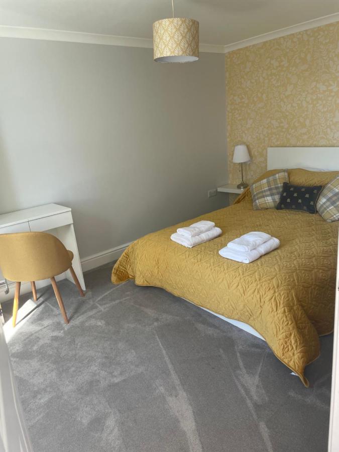 Immaculate One Bedroom Home With Private Parking Swansea Exterior photo