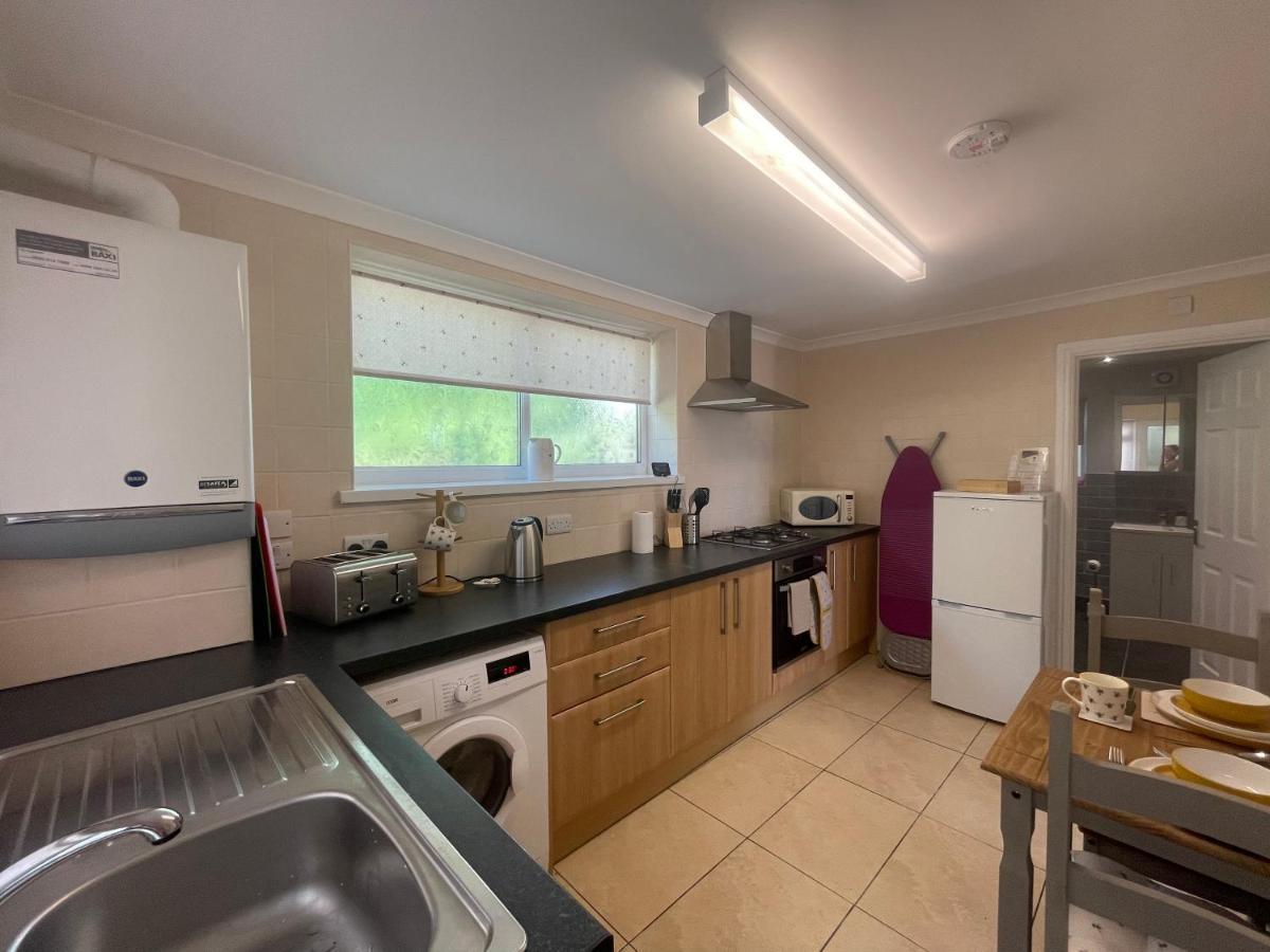 Immaculate One Bedroom Home With Private Parking Swansea Exterior photo